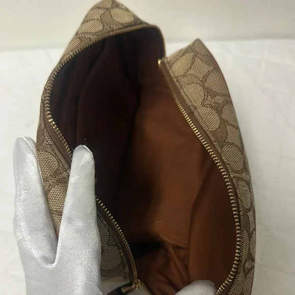 COACH Dempsey Boxy Cosmetic Case 20 Inches Signature Jacquard With Coach Patch - Picture 9 of 9